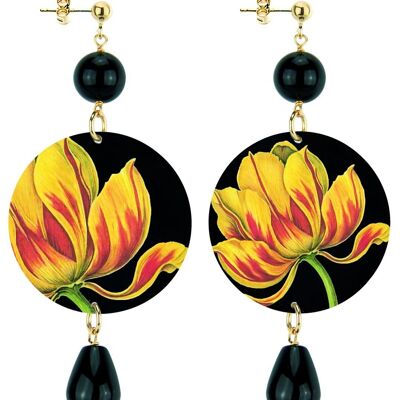 Celebrate spring with flower-inspired jewelry. The Classic Circle Woman Earrings Yellow Flower Black Background. Made in Italy