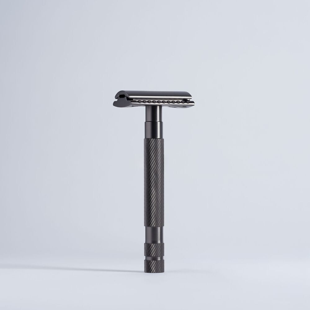 Maquinilla de afeitar de seguridad de acero negro esencial