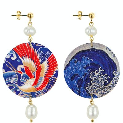 Celebrate spring with nature-inspired jewelry. The Classic Circle Women's Earrings Flower Heron Blue Background Made in Italy