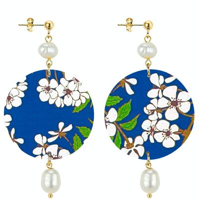Celebrate spring with flower-inspired jewelry. The Circle Classic Women's Earrings White Flowers Blue Background. Made in Italy