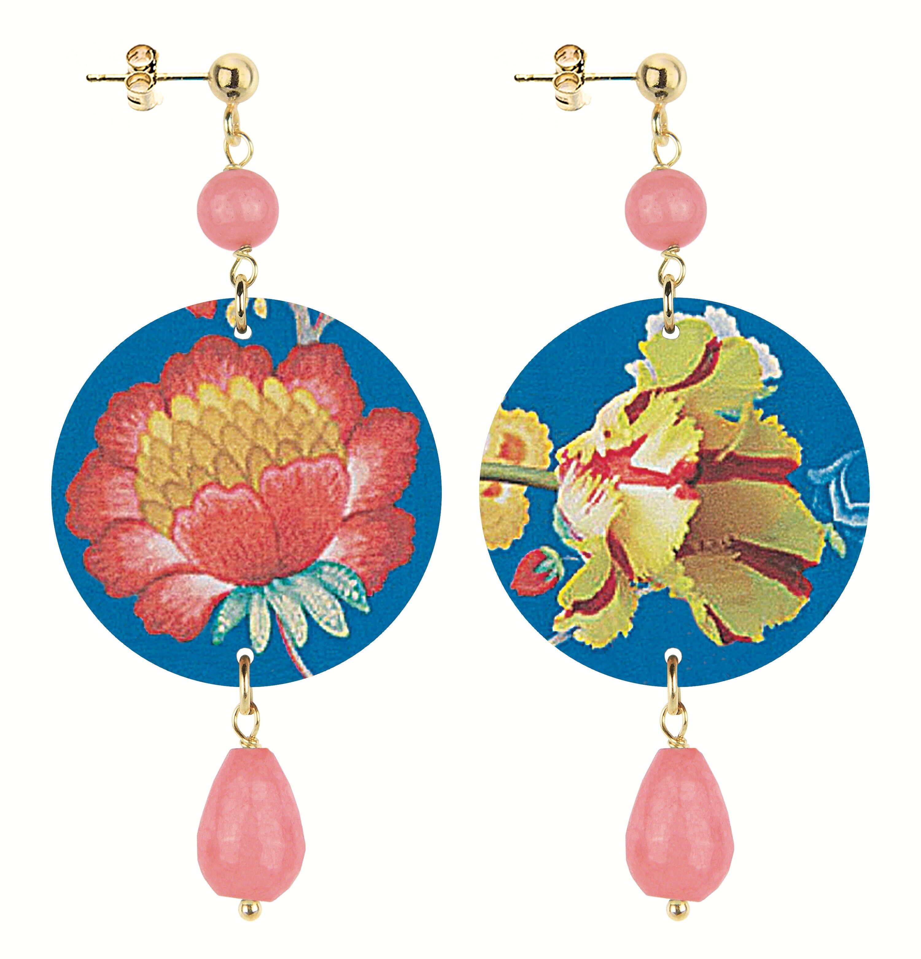 Celebra la primavera con gioielli ispirati ai fiori. Orecchini Donna The Circle Piccolo Fiori Rosa e Giallo Fondo Azzurro. Made in Italy