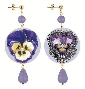 Célébrez le printemps avec des bijoux inspirés des fleurs. Boucles d'oreilles pour femme The Circle Small Pansy Jewel. Fabriqué en Italie