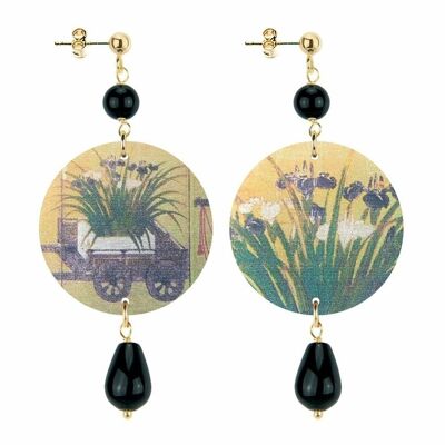 Celebrate spring with flower-inspired jewelry. Women's Earrings The Circle Small Flowers Gold Background. Made in Italy