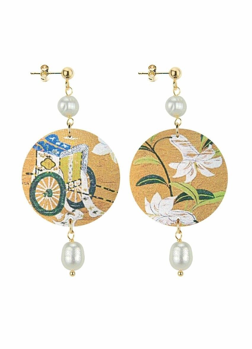 Celebra la primavera con gioielli ispirati ai fiori. Orecchini Donna The Circle Piccolo Fiori Bianchi Fondo Oro. Made in Italy