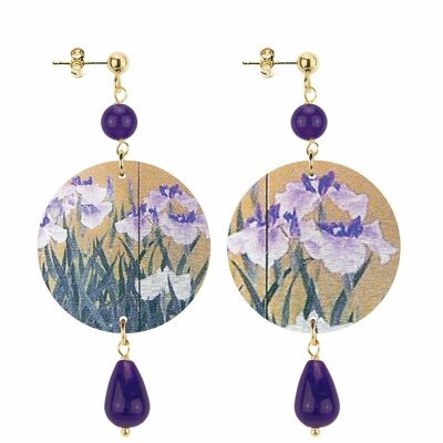 Celebrate spring with flower-inspired jewelry. Women's Earrings The Small Circle Purple Flowers Gold Background. Made in Italy