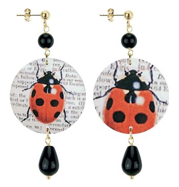 Célébrez le printemps avec des bijoux inspirés de la nature. Boucles d'Oreilles Femme Le Cercle Petite Coccinelle Fond Clair. Fabriqué en Italie