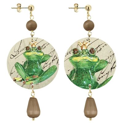 Celebrate spring with nature-inspired jewelry. The Circle Small Frog Women's Earrings. Made in Italy
