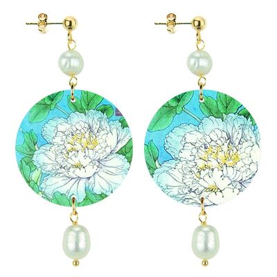 Célébrez le printemps avec des bijoux inspirés des fleurs. Les Boucles d'Oreilles Femme Cercle Petite Fleur Blanche Sur Fond Bleu. Fabriqué en Italie
