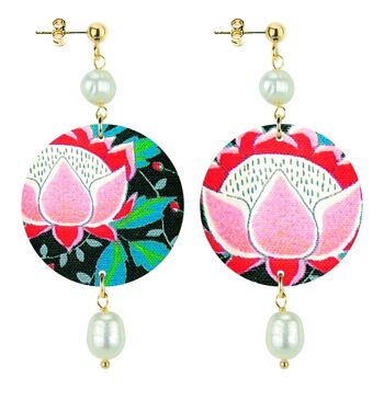 Célébrez le printemps avec des bijoux inspirés des fleurs. Boucles d'oreilles pour femmes The Circle Small Pink Flower. Fabriqué en Italie