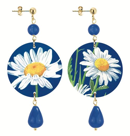 Celebra la primavera con gioielli ispirati ai fiori. Orecchini Donna The Circle Piccolo Fiore Bianco Fondo Blu. Made in Italy