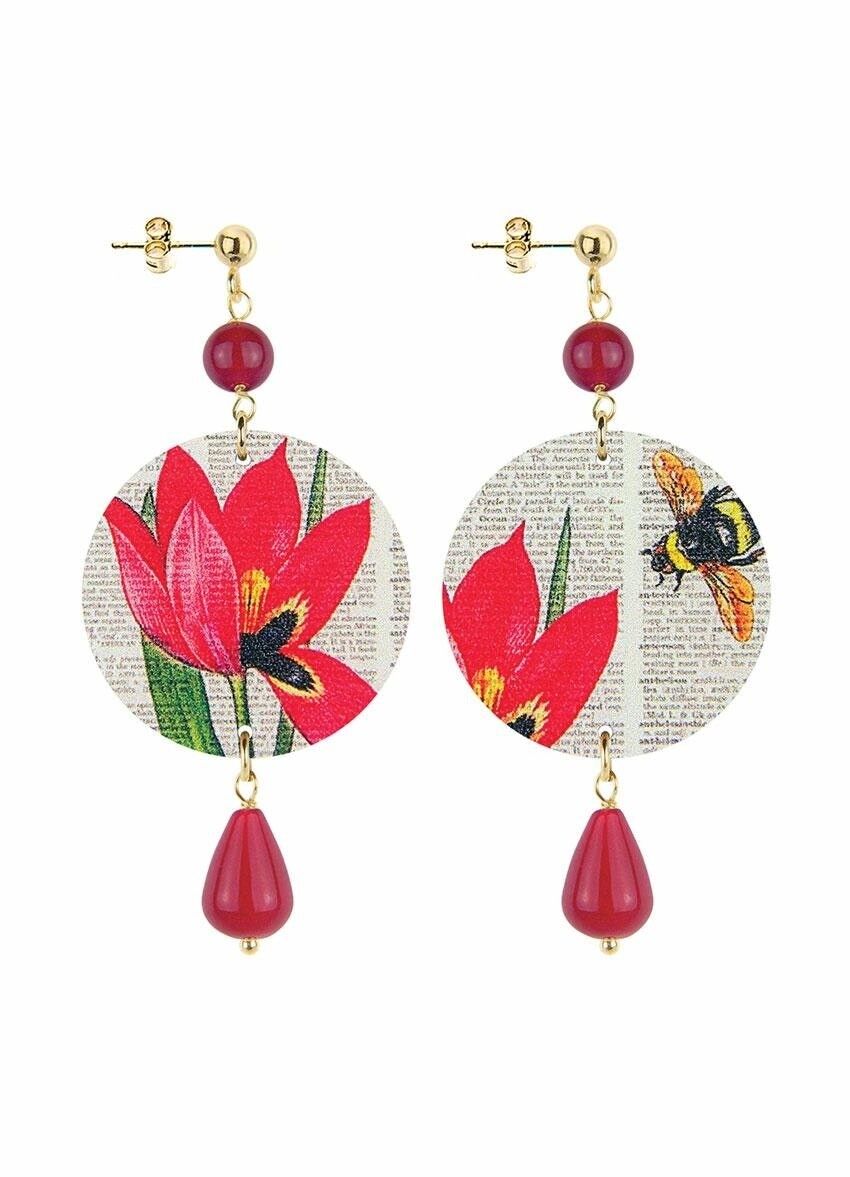 Celebre la primavera con joyas inspiradas en flores. El Círculo Mujer Pendientes Pequeña Flor Roja Fondo Claro. Hecho en Italia