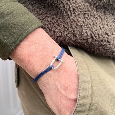 Cushion bracelets in paracord with shackle for men