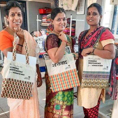 The surprise sari tote bag