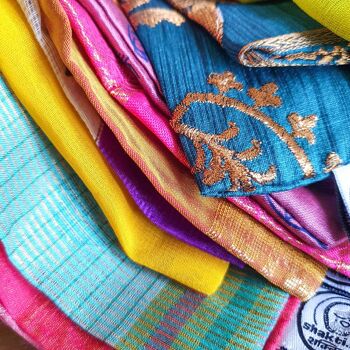 Grands sacs-cadeaux en sari avec cordon de serrage 18