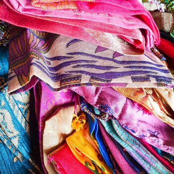 Grands sacs-cadeaux en sari avec cordon de serrage 20