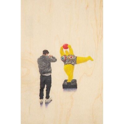 Holzpostkarte - Menschen im Museum Nikki de Saint Phalle
