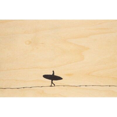 Postal de madera - N y B surfista solitario
