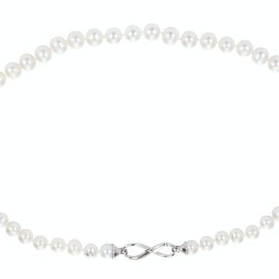 Freshwater pearl necklace with infinity clasp