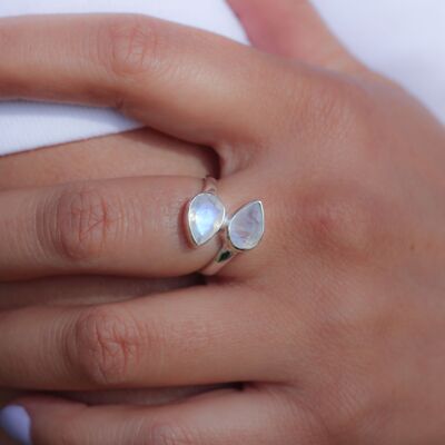 Ring "Powers of the Feminine" in Moonstone and Silver 925