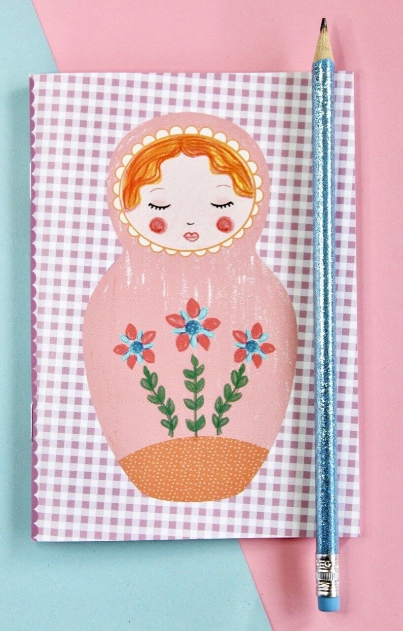 Kleines lila Matrjoschka-Notizbuch
