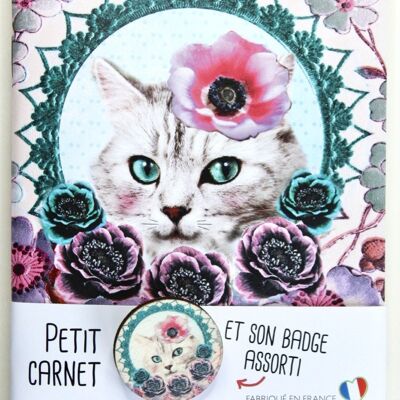 Cuaderno con insignia de gato