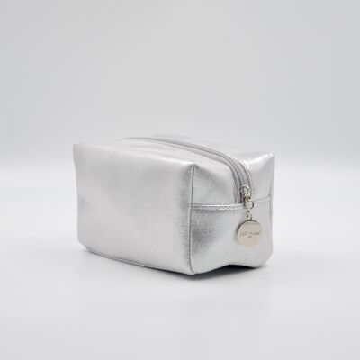 MEDIUM SPARKLING BEAUTY BAG
SILVER COLOR