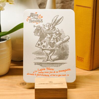 Carte Letterpress Lapin à la Trompette - Alice au Pays des Merveilles - Littérature, orange fluo