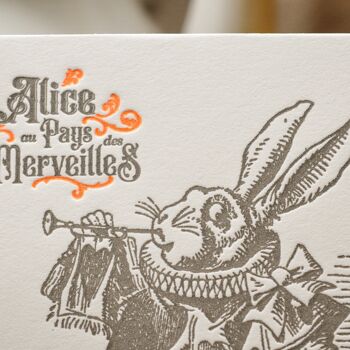 Carte Letterpress Lapin à la Trompette - Alice au Pays des Merveilles - Littérature, orange fluo 2