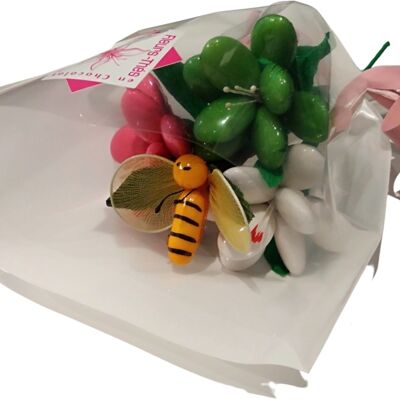 Mini bouquet bee or ladybug and freesia chocolate dragees