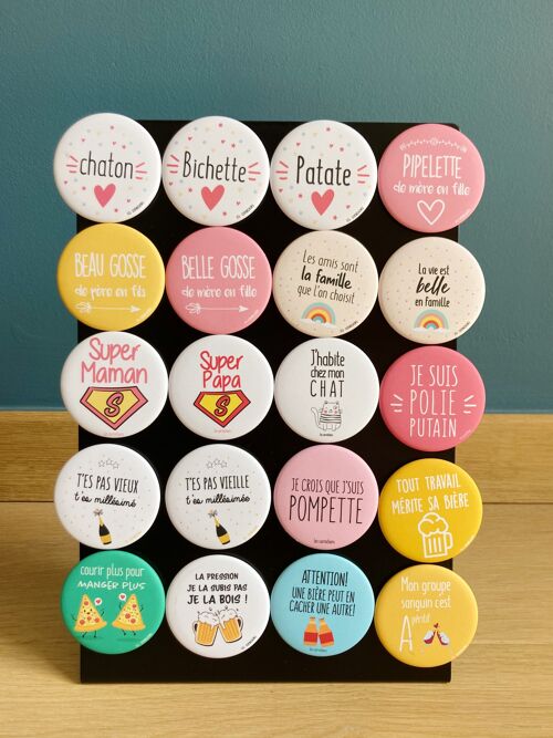 Pack de 65 magnets décapsuleurs Made In France + son présentoir de comptoir. cadeaux pour toute la famille et l'apéro