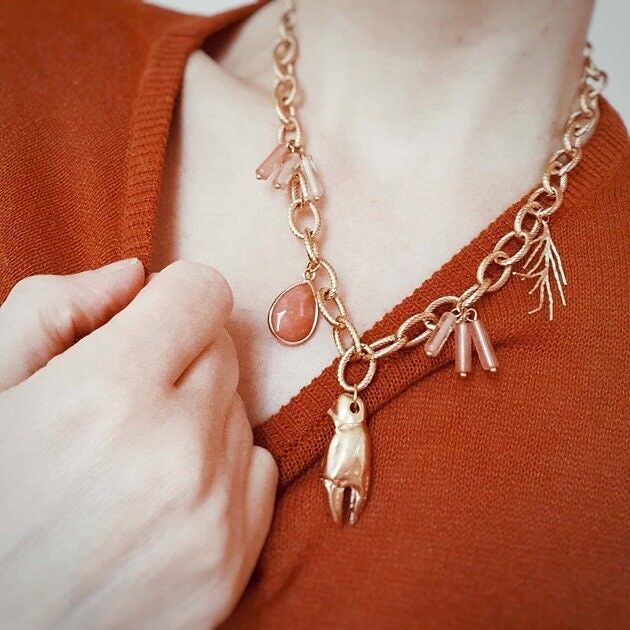 Collier Sabin, Pendentifs Rhodochrosite, Quartz Rose, Pattes de Crabe et Corail