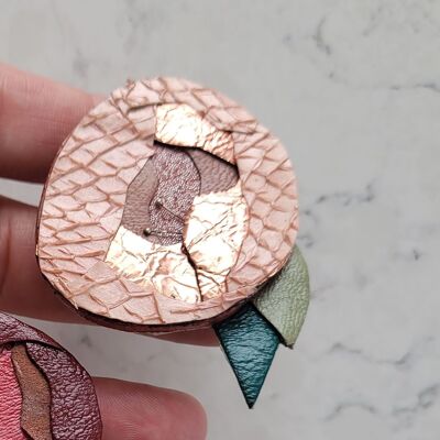 Peony brooch in recycled leather and 925 silver