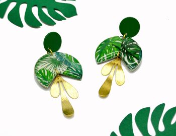 Boucles d'oreilles Monstera vertes et dorées en résine - Inspiration Tropicale pour un look rafraîchissant 1