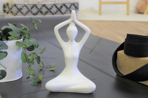 Statuette en Porcelaine Posture du Lotus Anjali Mudra Blanc brillant 20 cm