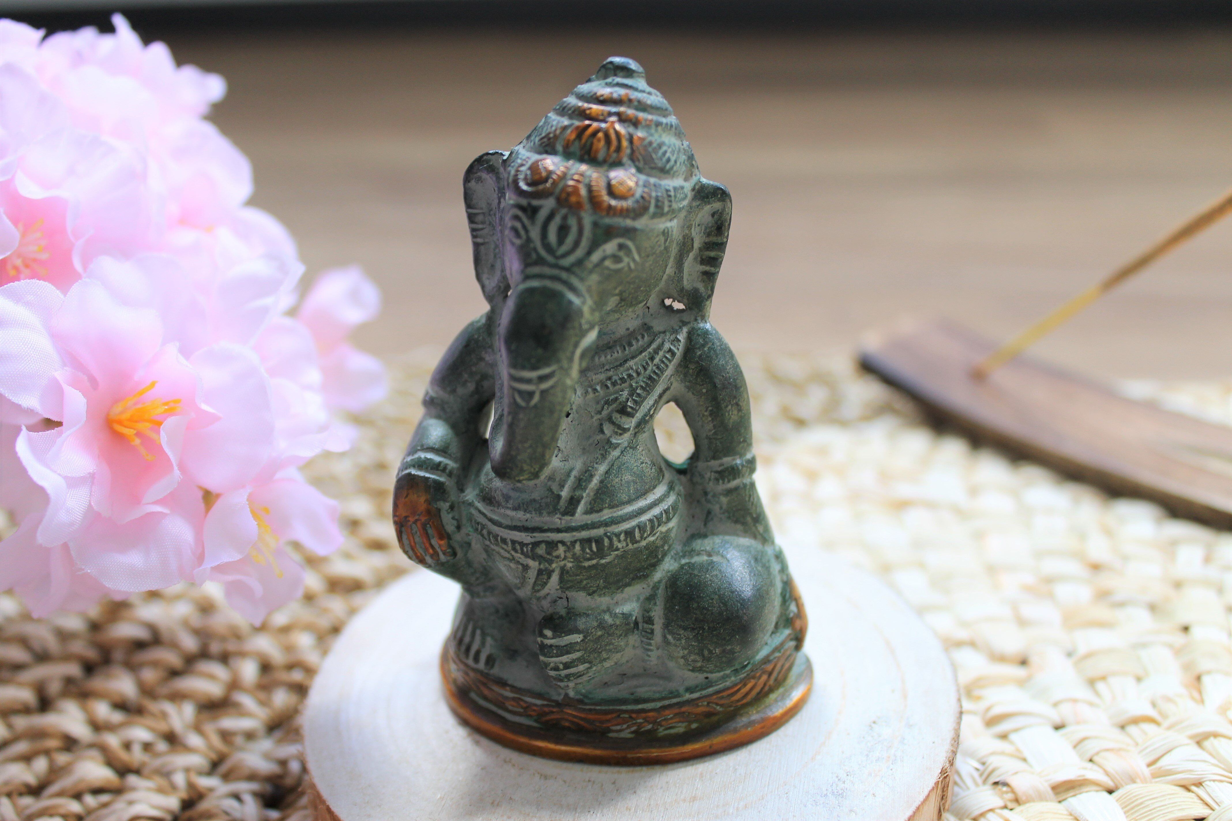 Statuetta Ganesh seduto in ottone verde antico 8,2 cm