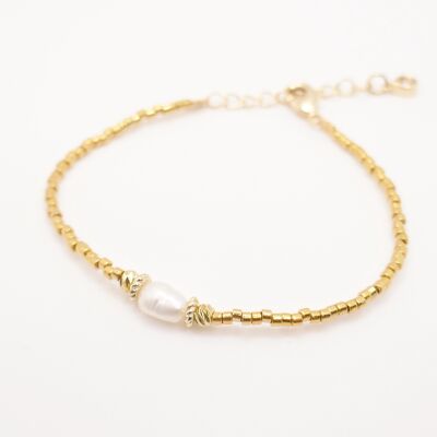 Miyuki White bracelet in gold plated and its natural white mother-of-pearl stone