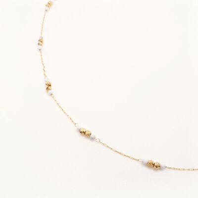 Halskette Enea White: feine Goldkette und ihre kleinen weißen Perlen