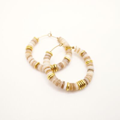 Pendientes de aro Ulma: estilo bohemio con perlas heishi color crema