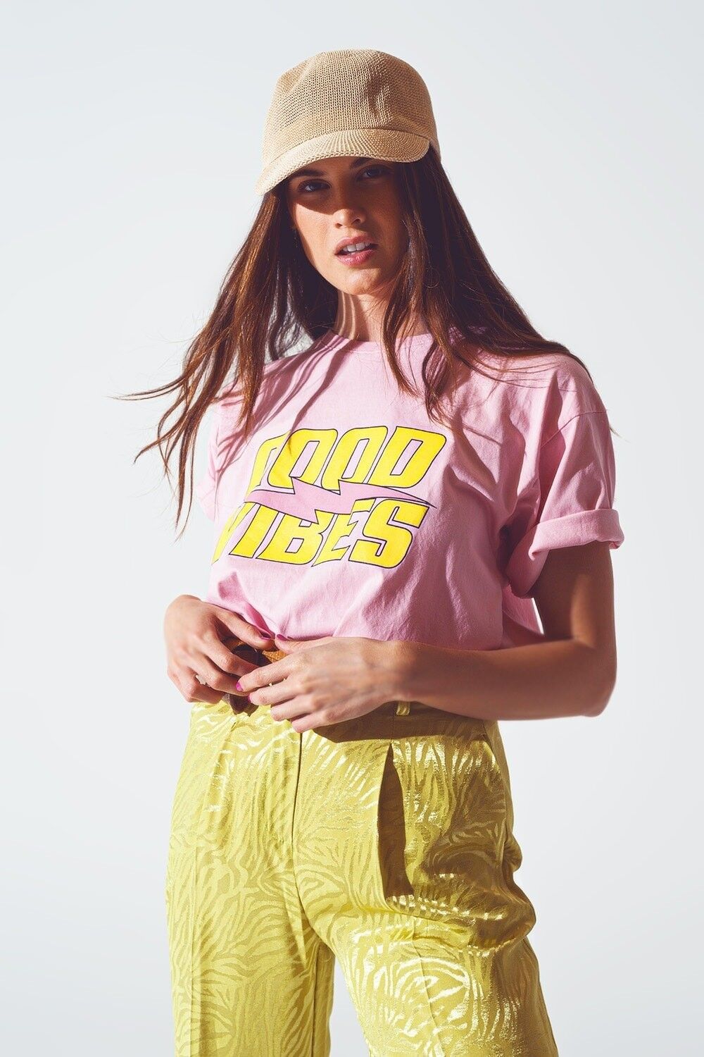T-shirt con scritta good vibes in rosa