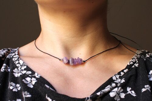 Wax string adjustable necklace with amethyst chips