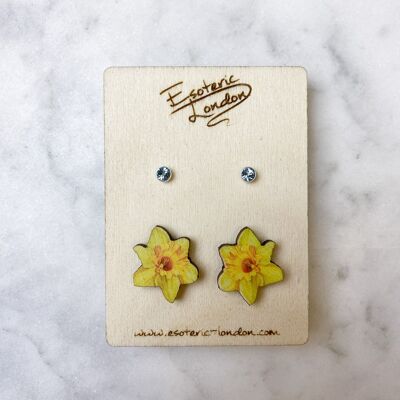 Marzo: set di orecchini a bottone con narciso e acquamarina e fiore di nascita