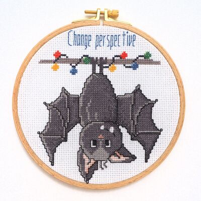 DIY Counted Cross Stitch Set, Cute Bat Pattern DIY Wall Decor Kit for Inspirational Gift, 16 cm Ø