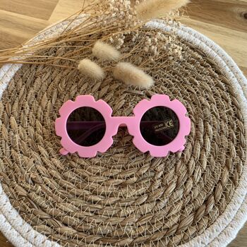 Lunettes de soleil forme fleurs rose fushia mat 2