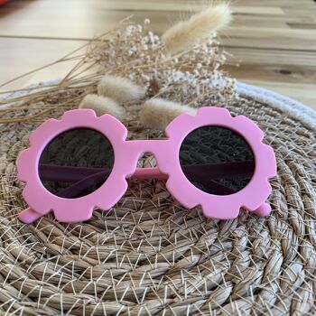 Lunettes de soleil forme fleurs rose fushia mat 4