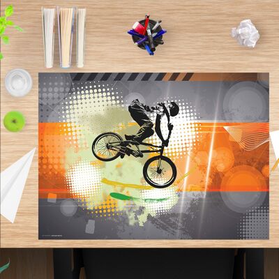 Almohadilla de escritorio de vinilo premium para niños - Bicicleta de montaña naranja - 60 x 40 cm (sin BPA)
