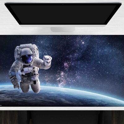 Alfombrilla de escritorio de vinilo premium XXL con alfombrilla de ratón integrada - astronauta en el espacio - 100 x 50 cm - sin BPA