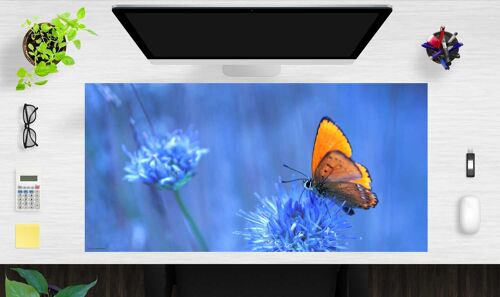 Schreibunterlage aus premium Vinyl XXL mit integriertem Mousepad - Orangener Schmetterling - 100 x 50 cm (BPA-frei)