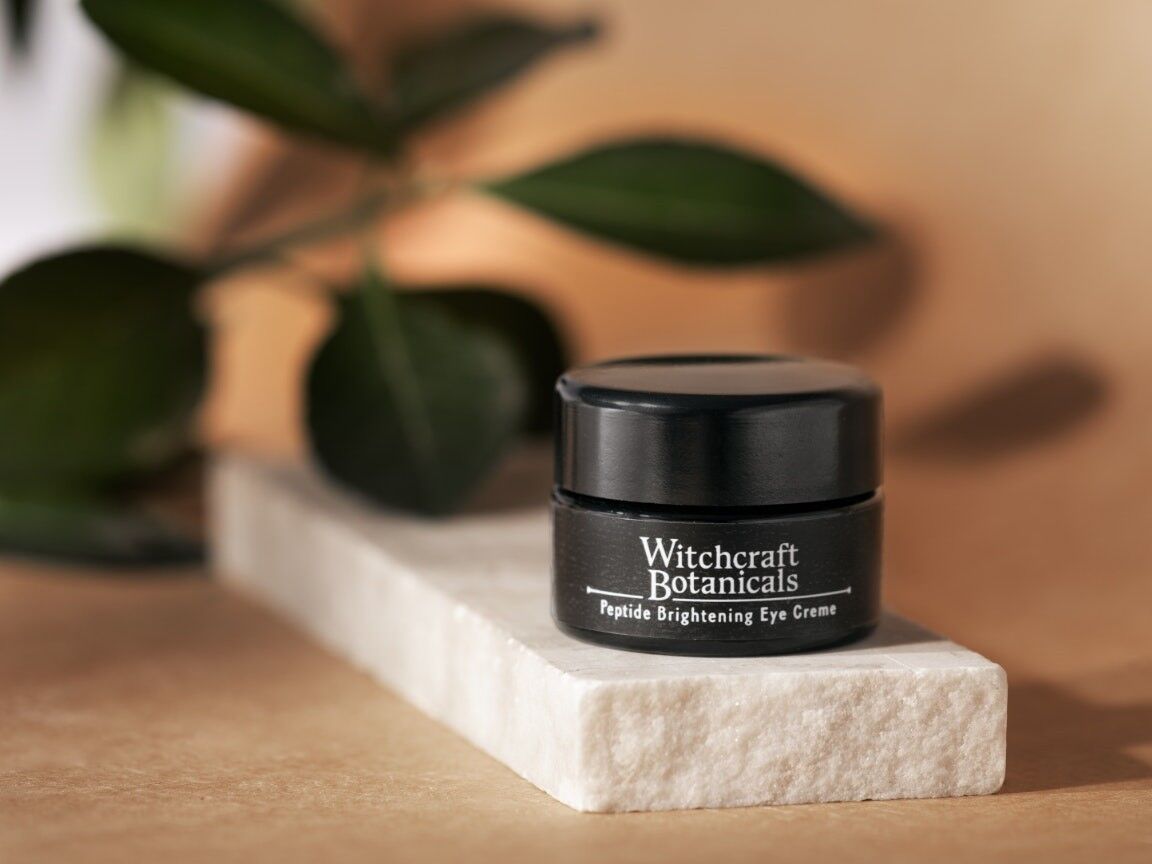 Crème pour les yeux éclaircissante aux peptides