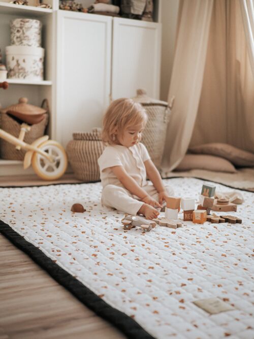 Love by Lily - Large play mat - Caramel Clovers - City size