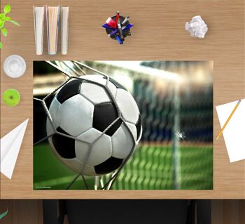 Sous-main en vinyle Premium pour enfants - Football dans le but - 60 x 40 cm (sans BPA) 1